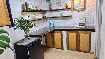 Basic Double Room | Private kitchen
