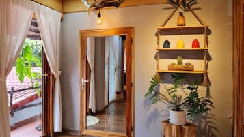 Superior Room, Courtyard View | Living area