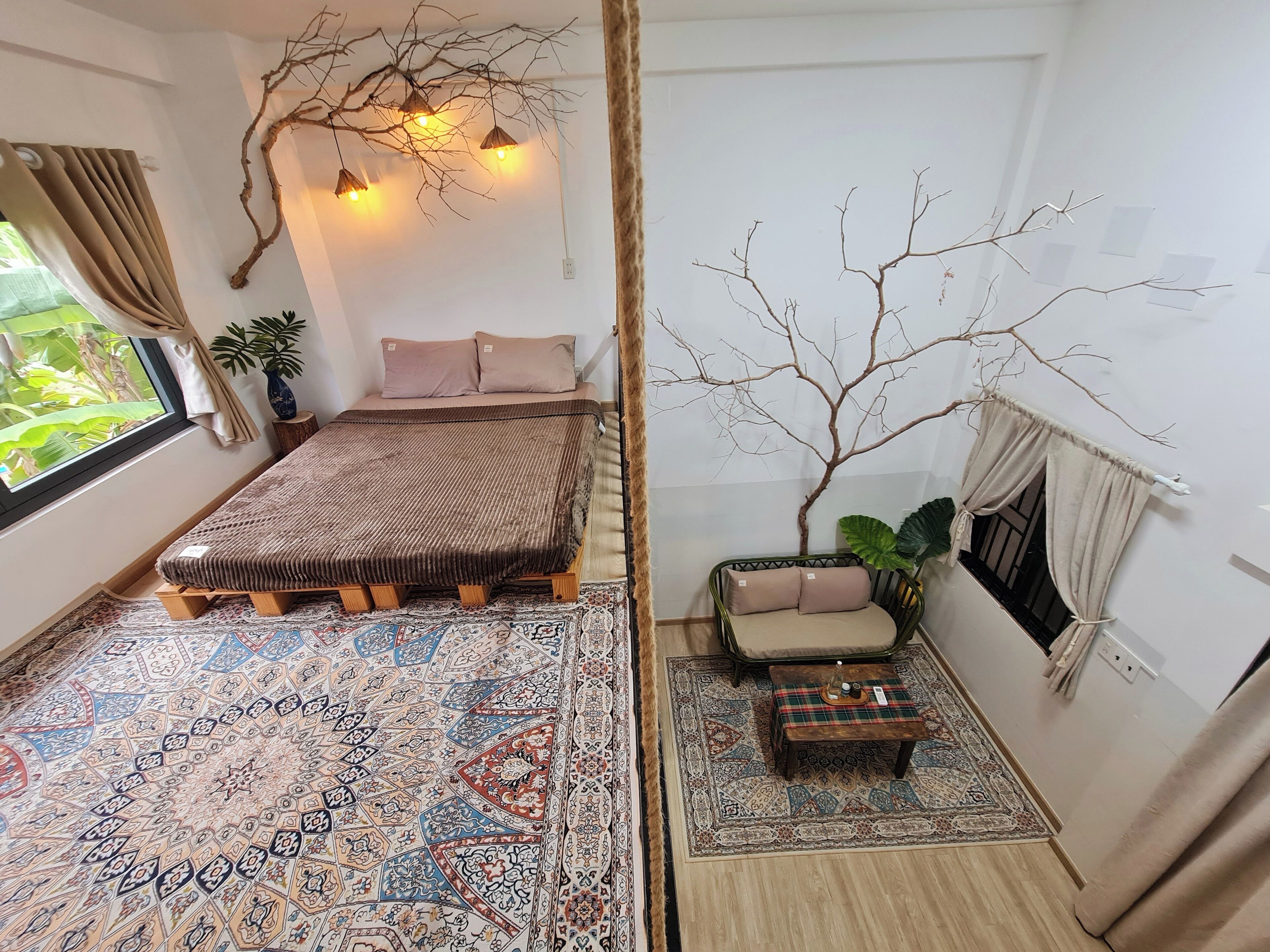 Desk, soundproofing, free WiFi