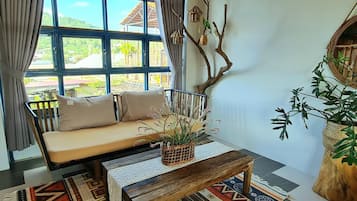 Apartment, 1 Bedroom, Balcony | Living area