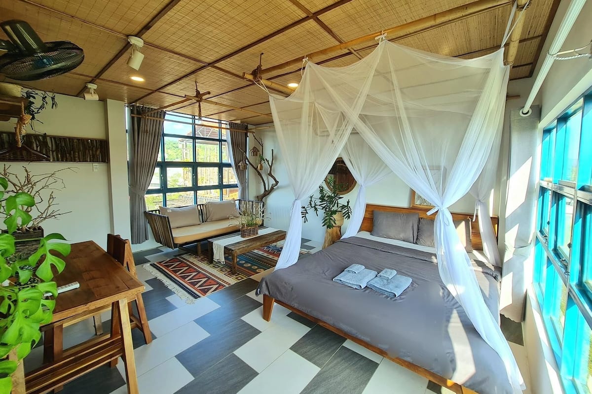 Apartment, 1 Bedroom, Balcony | Meja, Wi-fi percuma