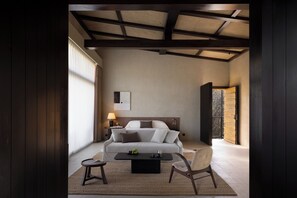 Suite Romantique, vue colline | Bureau, espace de travail pour ordinateur portable, Wi-Fi gratuit