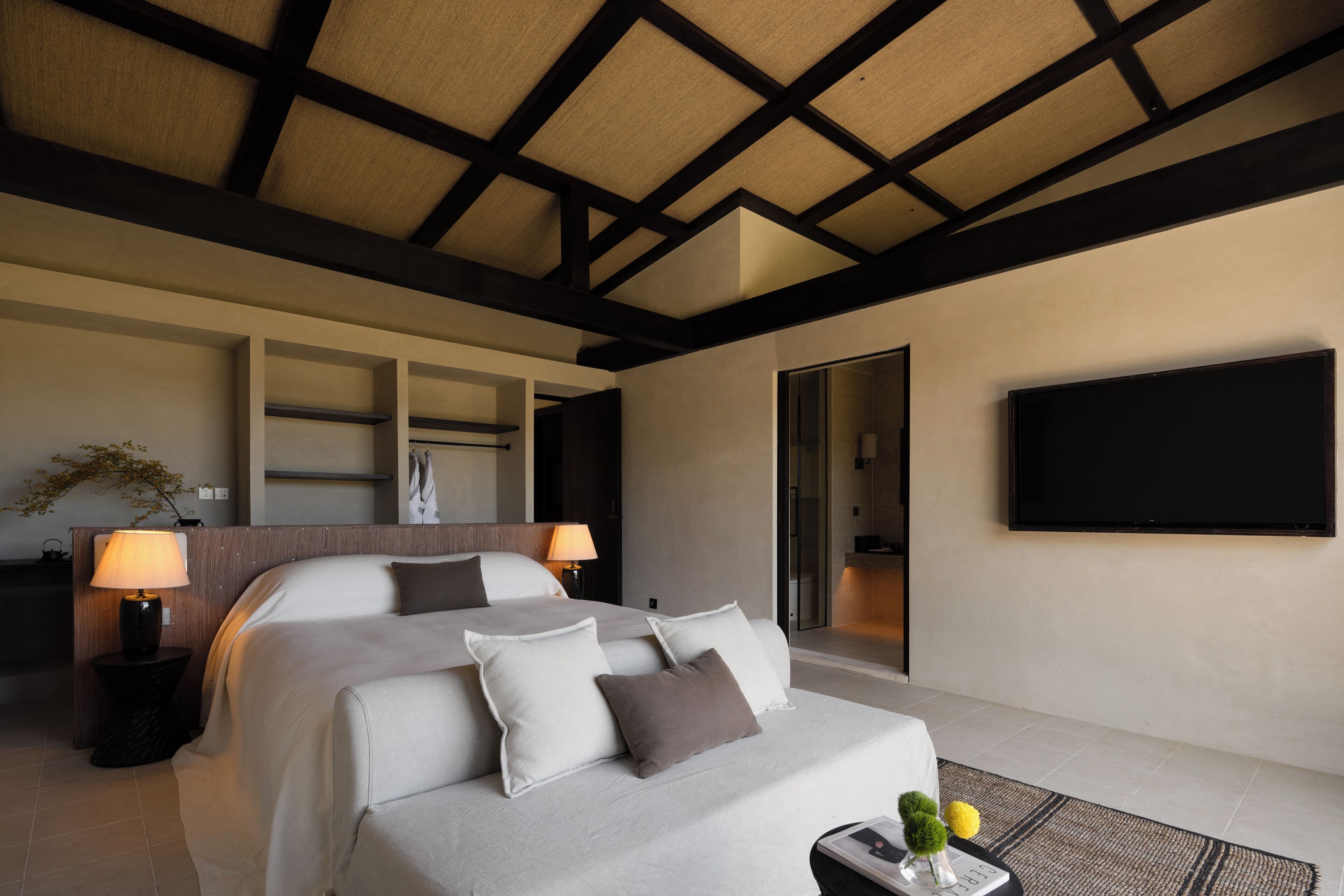 Basic Suite, Valley View | Desk, laptop workspace, free WiFi