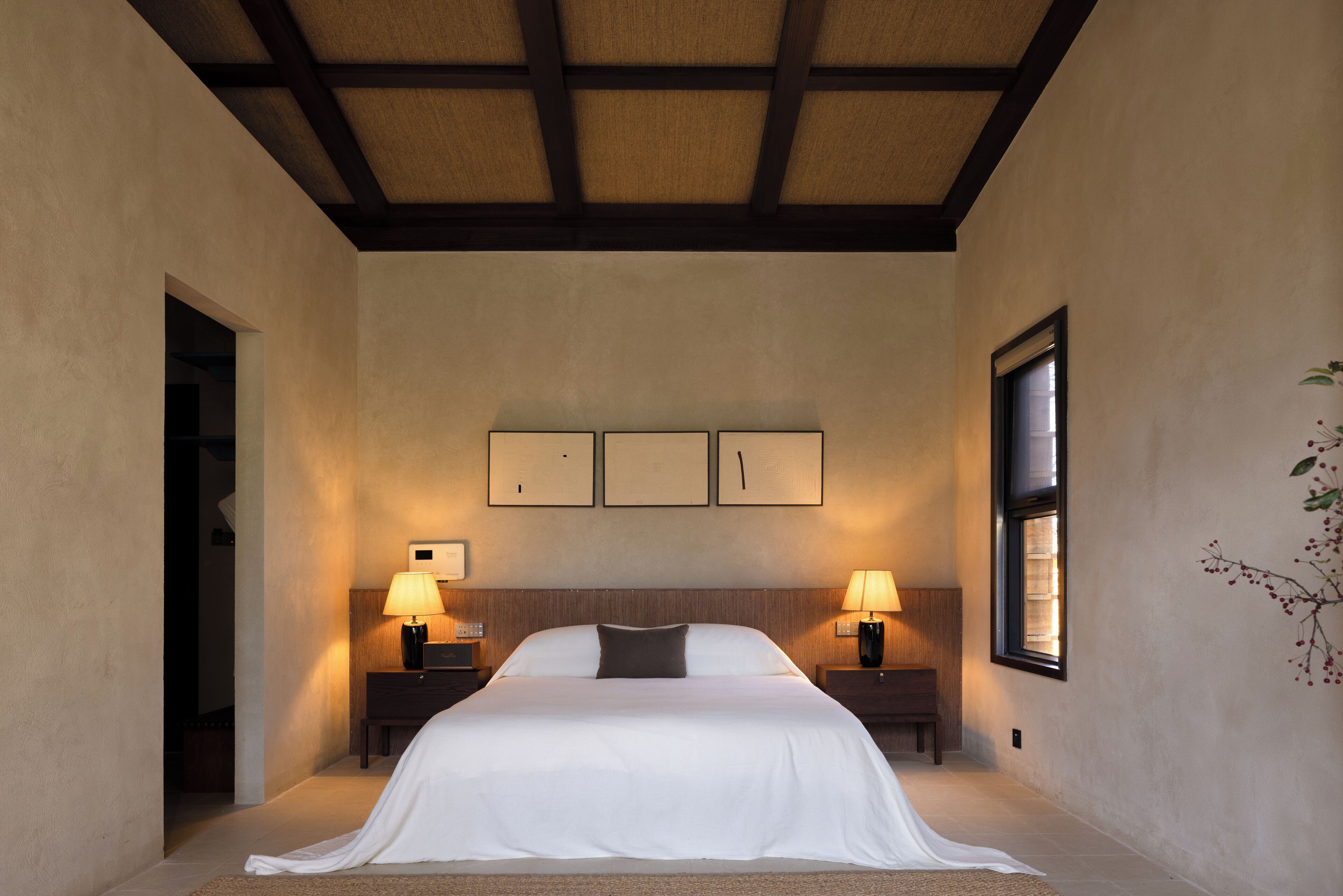 Signature Double Room, Hill View | Desk, laptop workspace, free WiFi