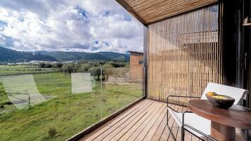 Basic Chalet, Hill View | Desk, laptop workspace, free WiFi