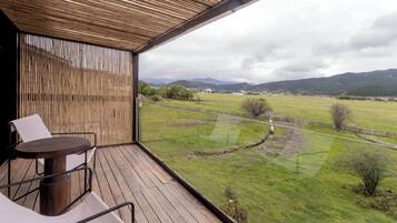 Business Chalet, Hill View | Desk, laptop workspace, free WiFi