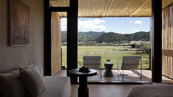 Chalet básico, vista a la colina | Escritorio, espacio para trabajar con laptop y wifi gratis