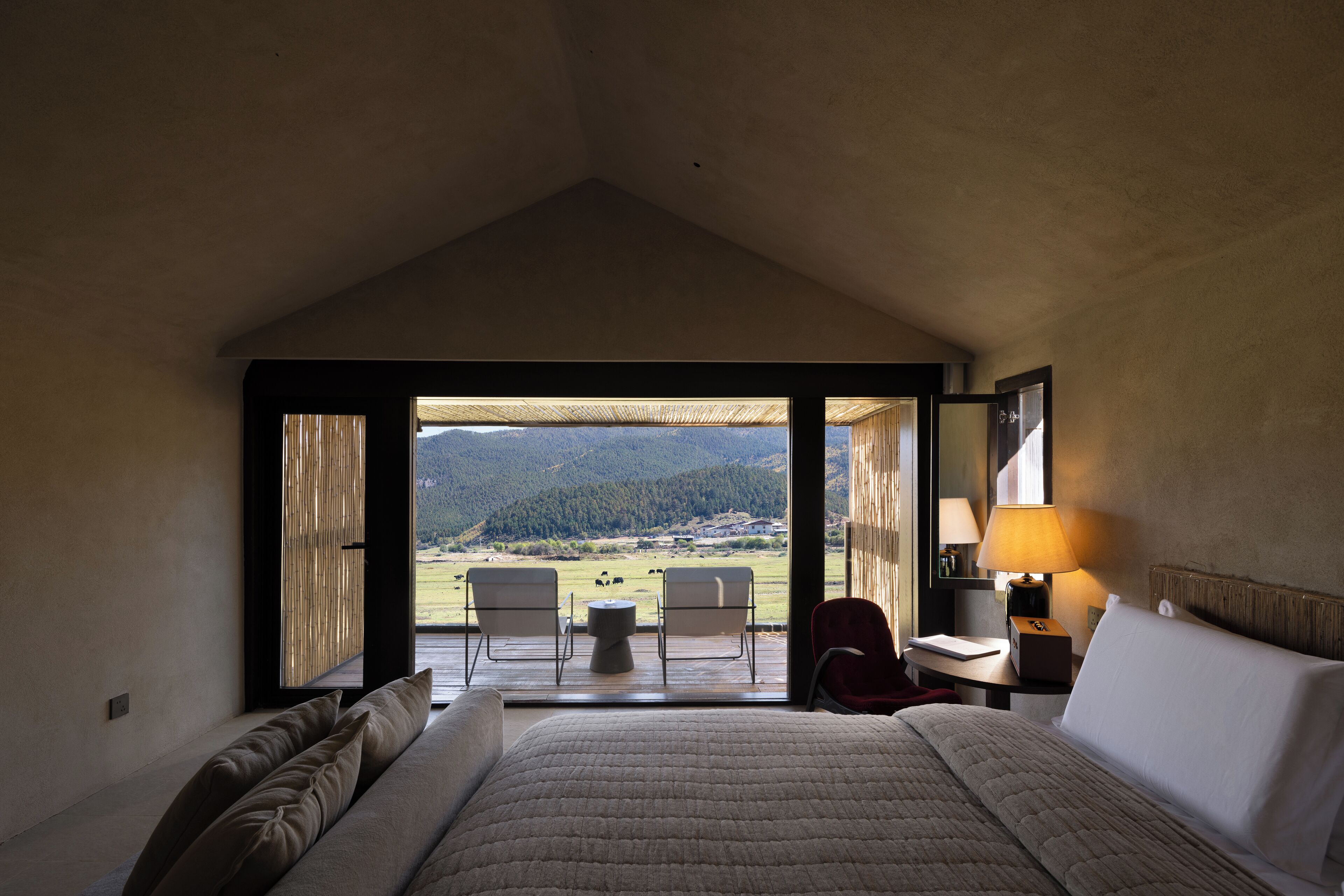 Classic Chalet, Hill View | Desk, laptop workspace, free WiFi