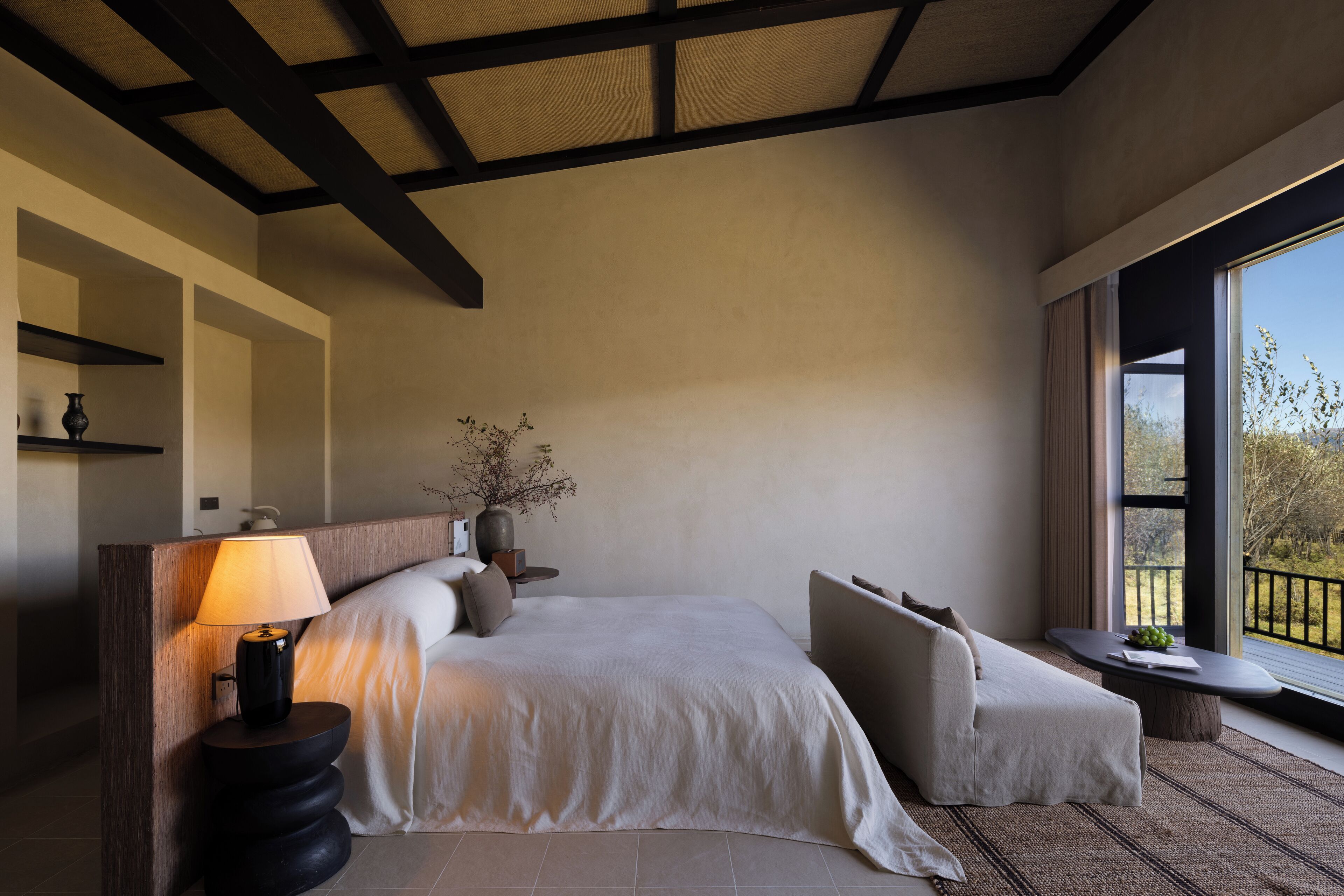 Familiesuite, dalutsikt | Skrivebord, skrivebord for bærbar PC, wi-fi (inkludert) og sengetøy