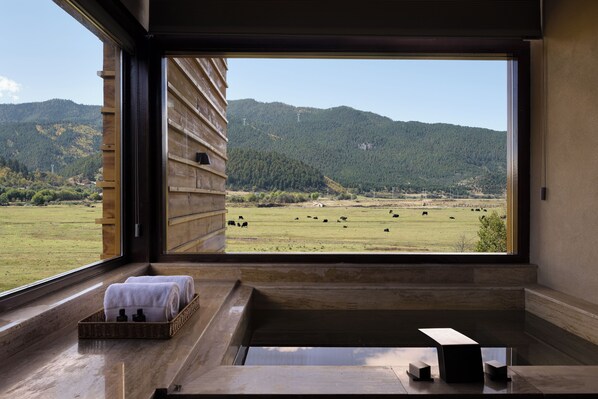 Suite Romantique, vue colline