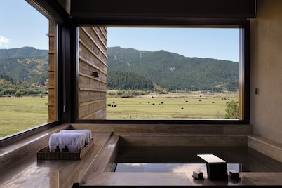 Shangri-La Bandu Xingye Muge Manor Hotel