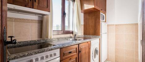 Fridge, microwave, oven