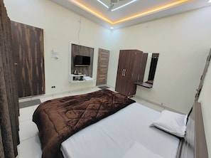 Ropa de cama hipoalergénica, escritorio, insonorización y wifi gratis