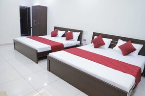 Family Double Room, Air conditioning | Hypo-allergenic bedding, desk, soundproofing, free WiFi