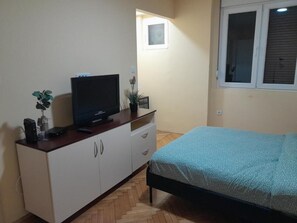 1 bedroom, internet, bed sheets