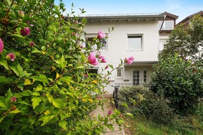 Exterior detail - Studio Apartment 'Modernes  in Neu-Ulm' with Wi-Fi (Neu-Ulm)