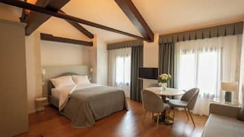 Deluxe-Apartment | Zimmersafe, Verdunkelungsvorhänge, schallisolierte Zimmer