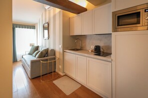 Deluxe Apartment | In-room safe, blackout curtains, soundproofing, iron/ironing board