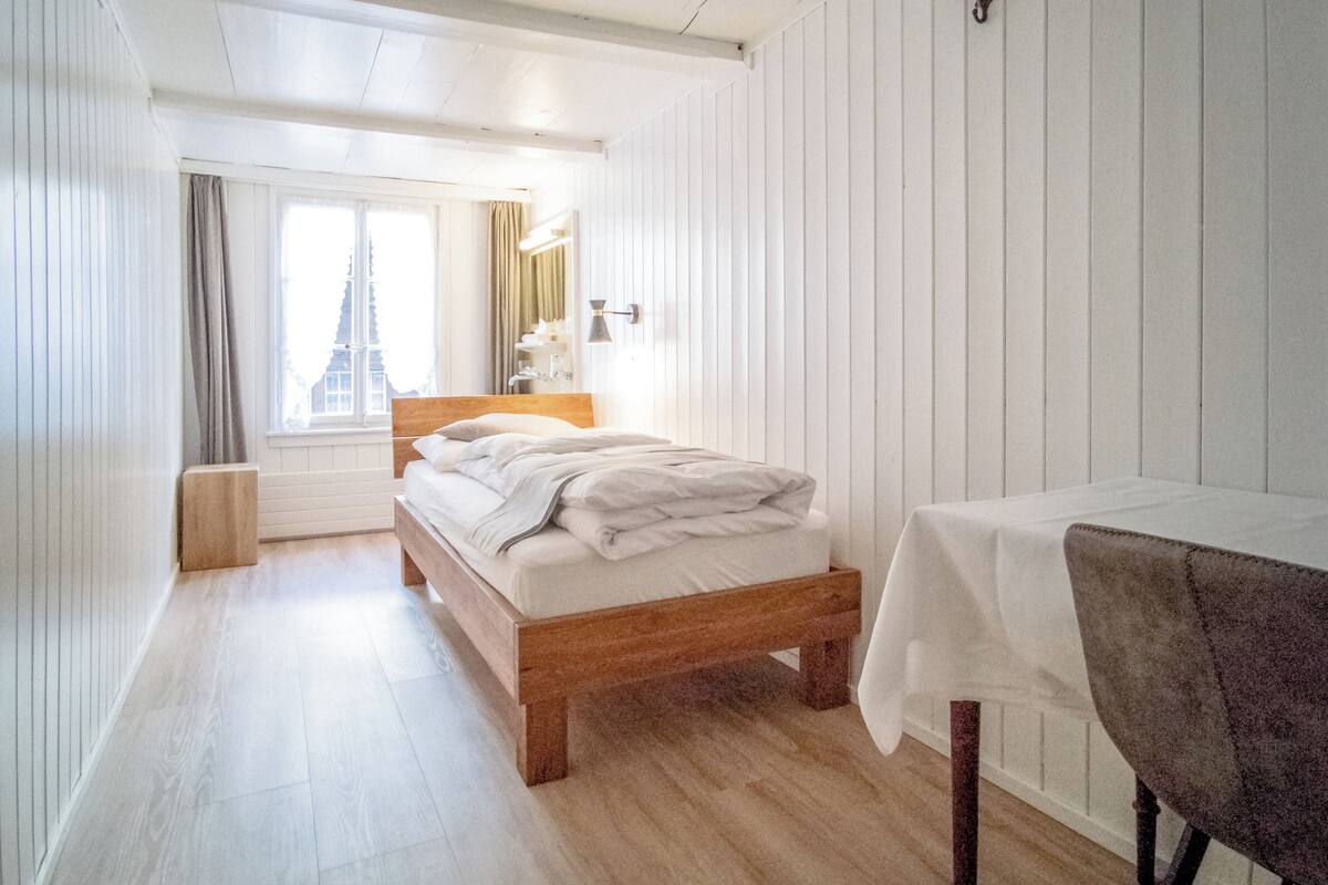 Wifi gratis y ropa de cama