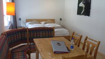 Free WiFi, bed sheets