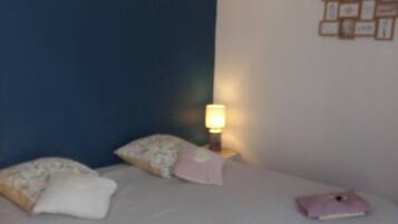 2 bedrooms, iron/ironing board, free WiFi