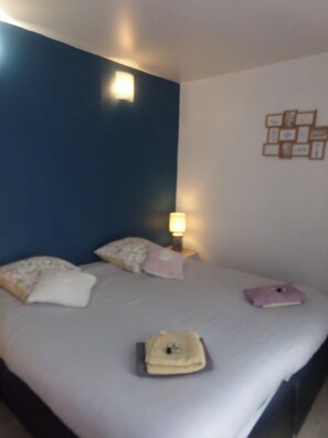 2 bedrooms, iron/ironing board, free WiFi
