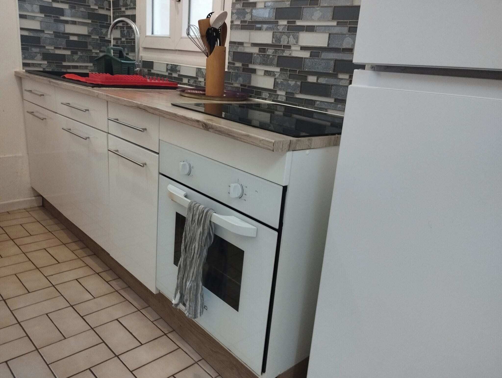 雪櫃、微波爐、焗爐、爐具