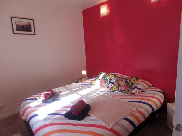 2 chambres, fer et planche à repasser, accès au Wi-Fi (inclus)