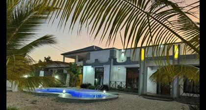 3-bedroom villa in charming Zanzibar with Swimming Pool and aircondition