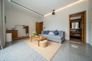 Luxury Suite, Hill View