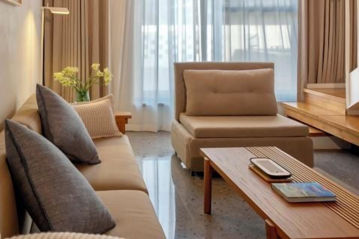 Signature Duplex, Hill View | Down duvets, minibar, desk, laptop workspace