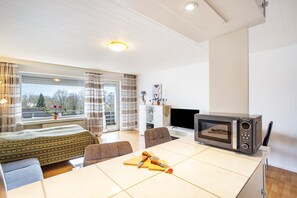 Unclassified image, 2 of 29, button