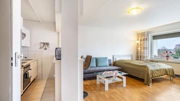 Tabla de planchar con plancha, wifi y ropa de cama