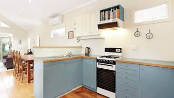 House, 3 Bedrooms, Balcony, Garden View | Interior