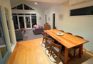 House, 3 Bedrooms, Balcony, Garden View | Dining room