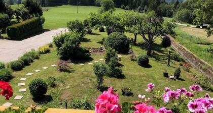 Cosy Retreat with Lake and Mountain Views