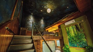 迷你吧、書桌、筆電工作空間、遮光布/窗簾