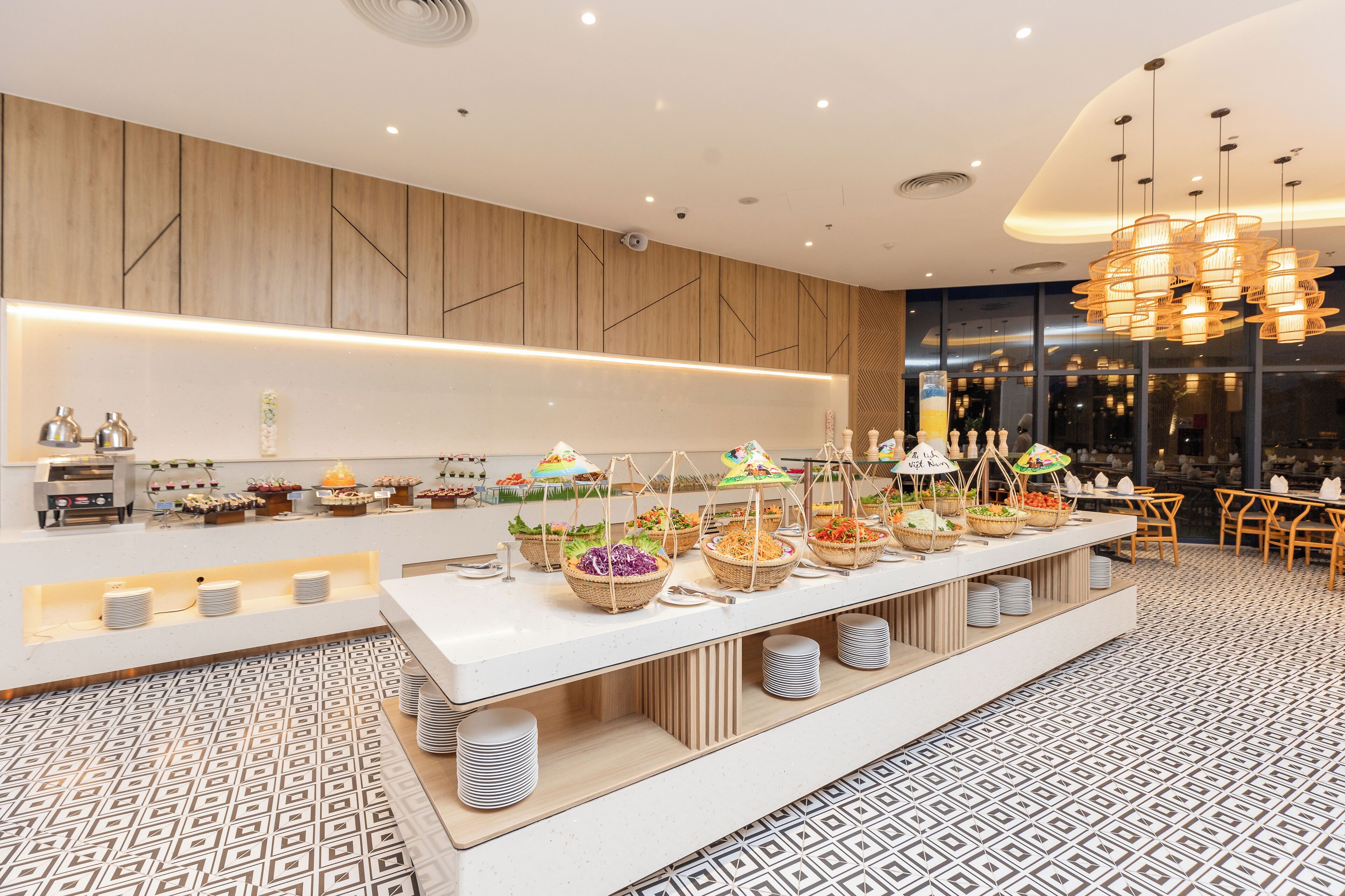 Daily buffet breakfast (VND 250000 per person)