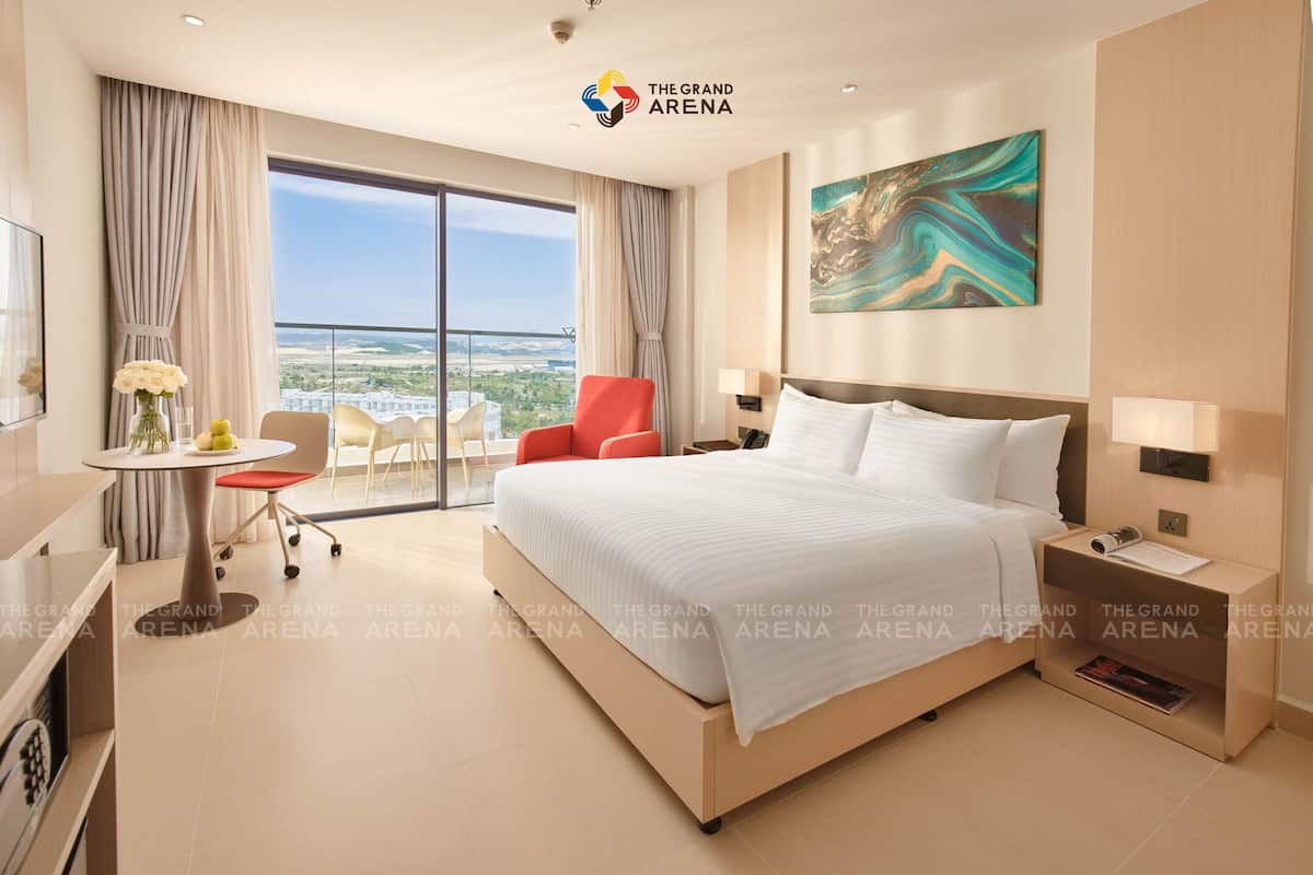 Deluxe Double Room, Balcony | Minibar, in-room safe, desk, blackout drapes
