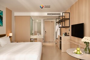 Minibar, una cassaforte in camera, una scrivania, tende oscuranti