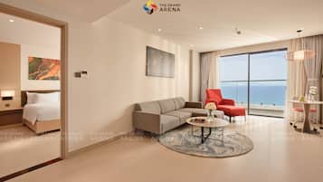 Suite familiar, 1 habitación, vistas al mar (Ocean Breeze) | Minibar, caja fuerte, escritorio y cortinas opacas