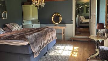 7 bedrooms, desk, travel cot, free WiFi