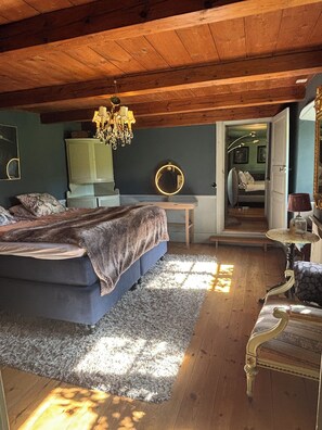 7 soverom, skrivebord, reiseseng for barn og wi-fi (inkludert)