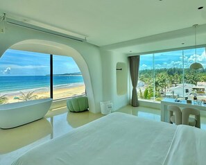 Signature Room, Sea View | Desk, laptop workspace, free WiFi - Nirvana Seaview Homestay (Wanning)