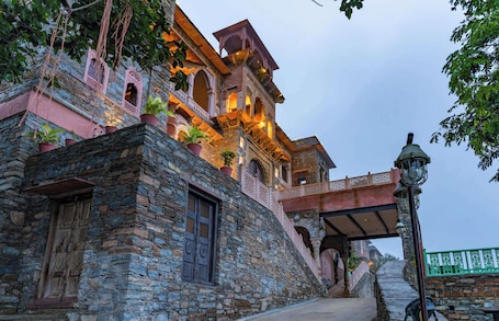 Exterior. Shrisiddhpuram