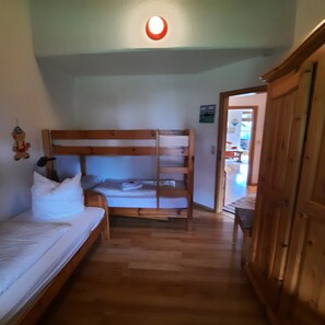Iron/ironing board, WiFi, bed sheets - Apartment 'Krämer' with Balcony and Wi-Fi (Burgberg)