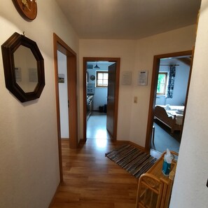2 bedrooms, iron/ironing board, WiFi, bed sheets - Apartment 'Krämer' with Balcony and Wi-Fi (Burgberg)