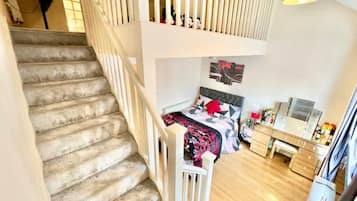 4 bedrooms, free WiFi, bed sheets