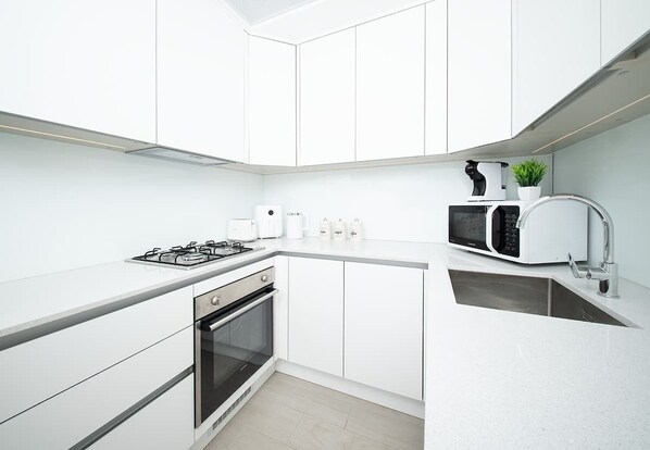 Coffee/tea maker, fridge, microwave, oven