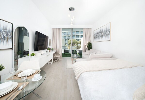 Iron/ironing board, free WiFi, bed sheets